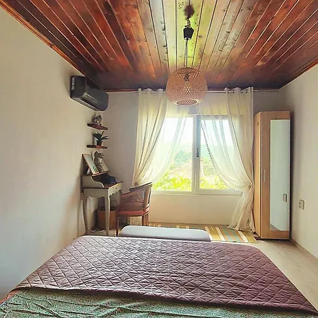 Апартаменты The Vinegarden With Private Terrace And Iconic Fortress Views & Old Town Charm